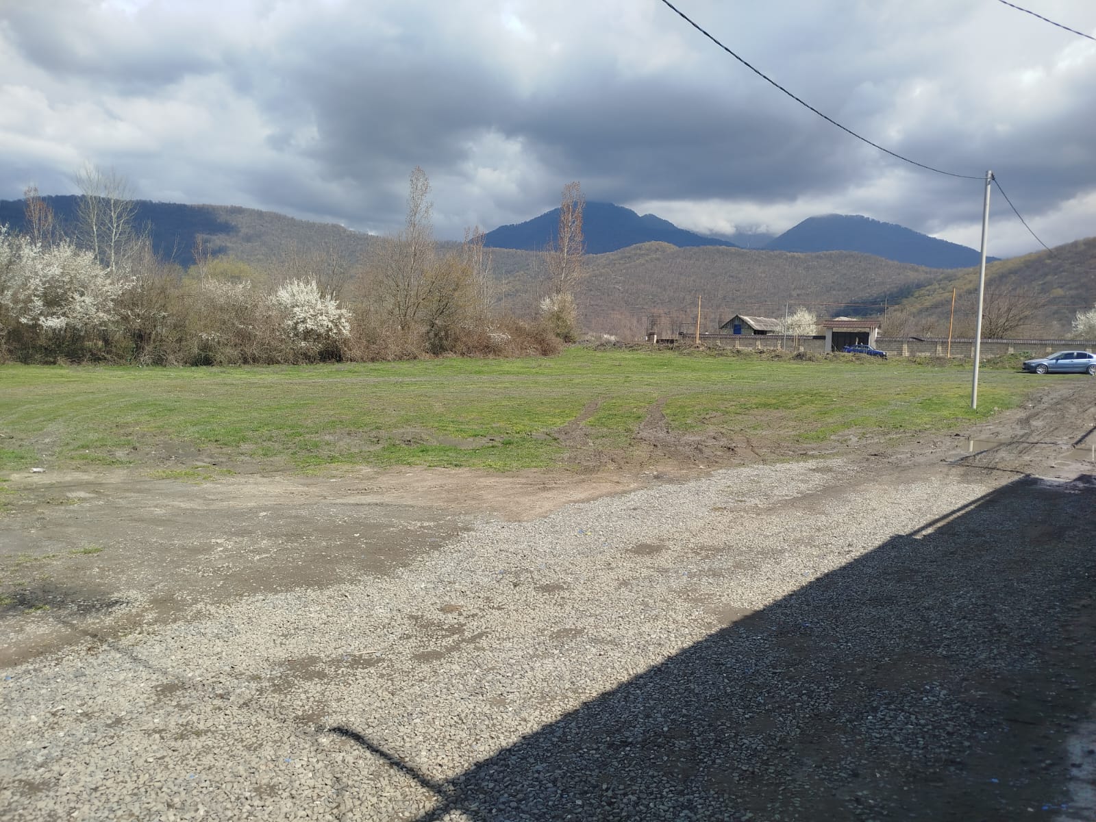 MİLYONERLER MEHELLESİNDE SENEDLİ TORPAQ SAHESİ